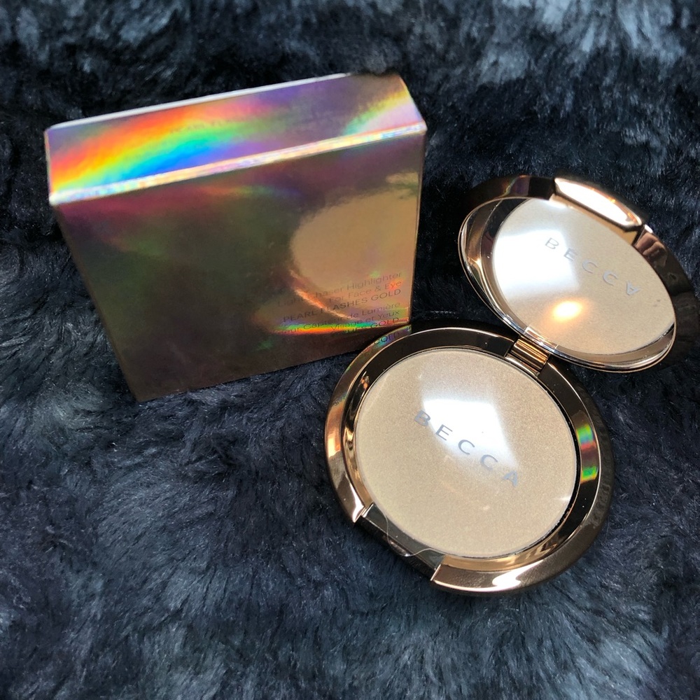 NIB- BECCA Light Chaser Highlighter for Face & Eye PEARL FLASHES GOLD